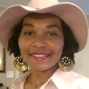 Meet your Posher, Sonia